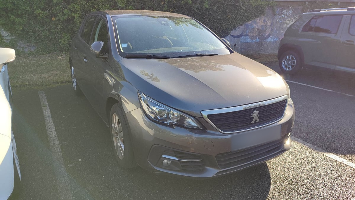 Peugeot 308 grise vendue avec BTCAUTO