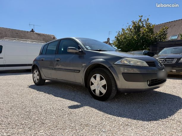 Renault Mégane grise vendue avec BTCAUTO